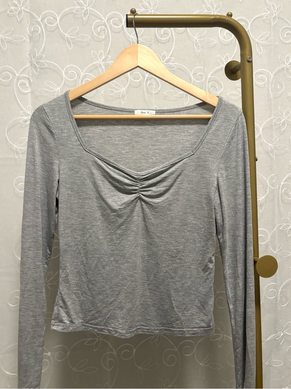 Gray Long Sleeve Ruched Top With Thumb Holes Size Small